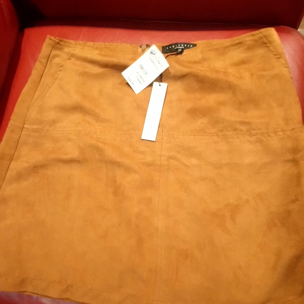 Sueade NWT Skirt size XL